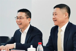 第十三届全国政协委员、、经济委员会副主任，，中国国际经济互换中心常务副理事长毕井泉到访808钱包，，深刻互换大健康产业发展
