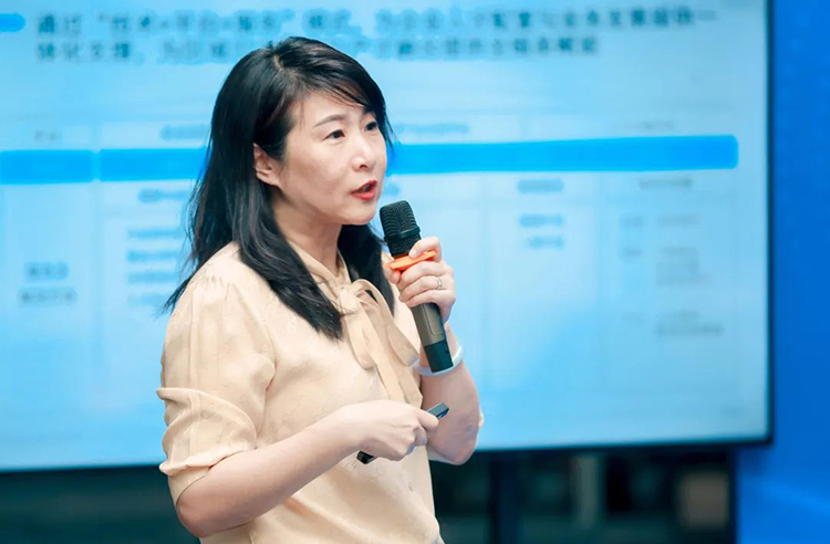 人力资源公司808钱包副总裁陈崧重点分享了808钱包“一带一路”国际化发展的实际