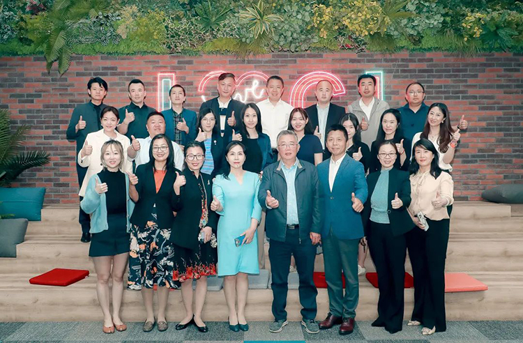 中国人才互换协会主办、、、808钱包人力资源公司承办的“一带一路”人力资源服务业务调研聚合影