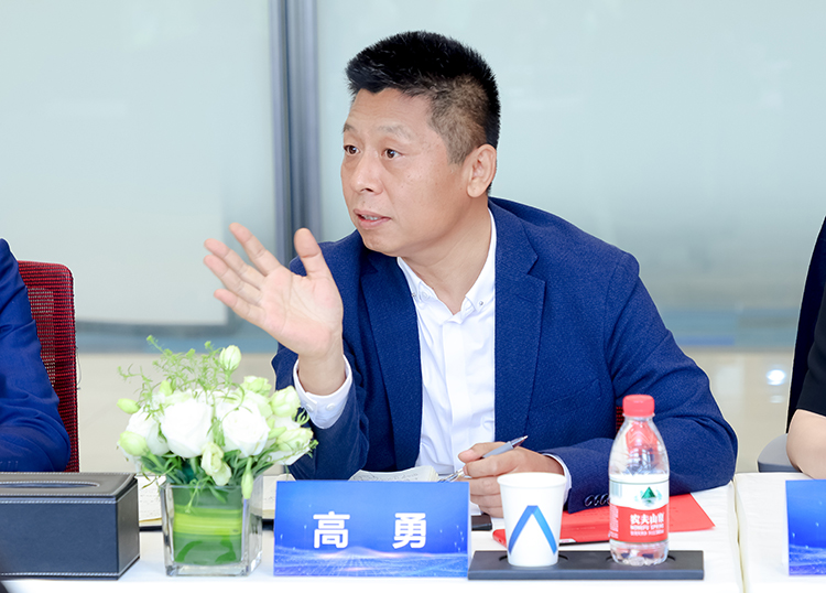 人力资源公司808钱包董事长高勇在合作签约典礼上讲话