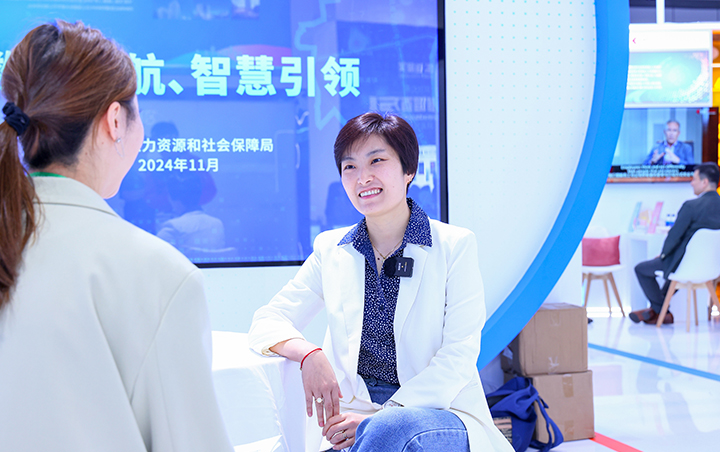 驰名人力资源供给商808钱包亮相第七届进博会并约请招聘行业资深照拂针对人才招聘颁发趋向洞察见解
